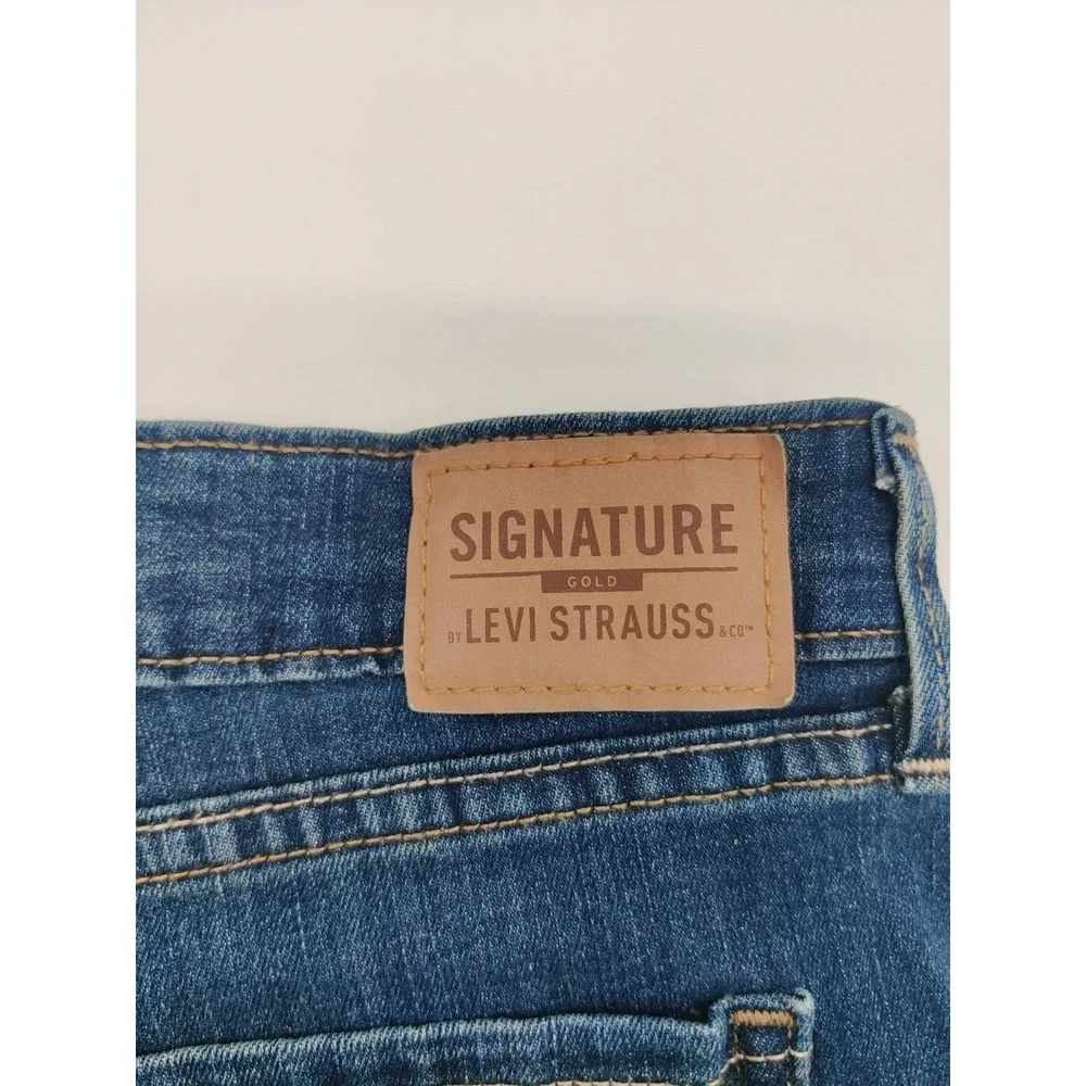 Signature by Levi Strauss Womens Mid Rise Denim Shorts Blue Cuffed Size 10 W30